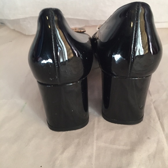 SALVATORE FERRAGAMO BLACK PATENT PUMPS SZ-36.5 - Picture 5 of 8